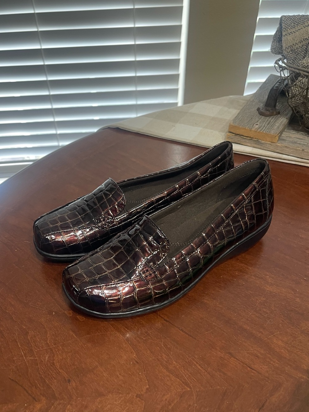 Clarks Bendables Croc Embossed Flats loafers wide